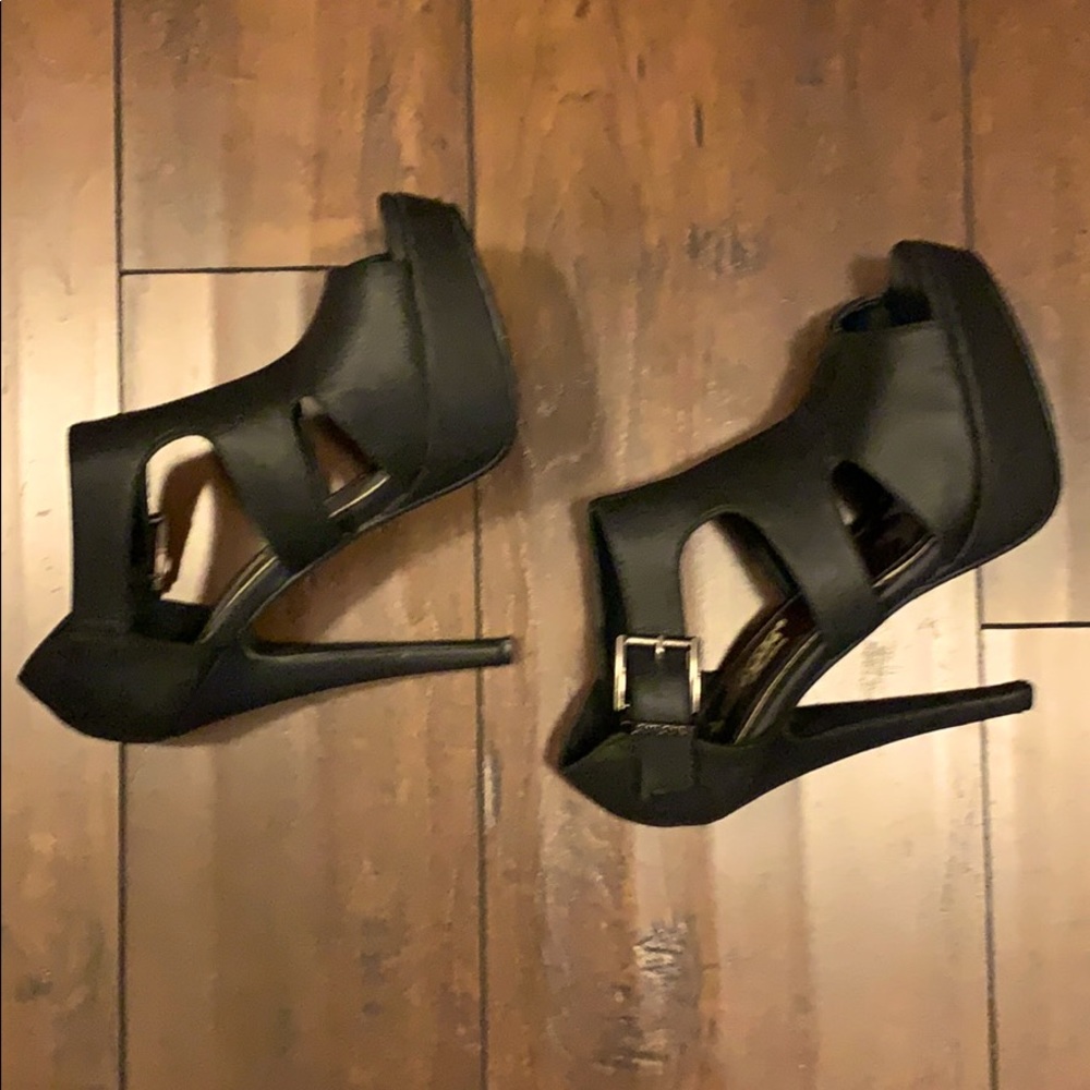Heeled Sandals. Black. Size 7 1/2